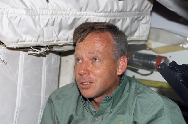 NASA image: Lindsey on the MDK during STS-121 / Expedition 13 joint operations