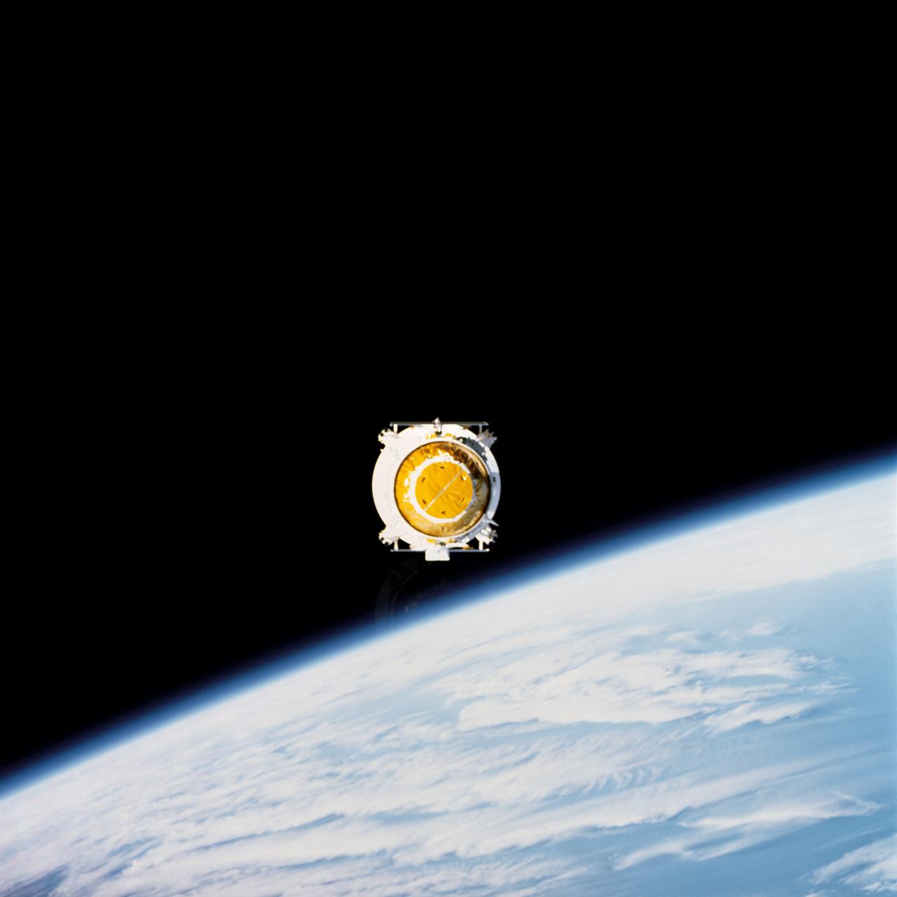 STS030-71-053 (4 May 1989) --- In the early evening hours of Space Shuttle Atlantis&#0146; first day in space for the four-day STS-30 mission, the Magellan spacecraft is released into space to begin its long journey to the planet Venus for an extensive radar mapping mission. The scene was photographed through Atlantis&#0146; aft flight deck windows with a handheld 70mm camera.