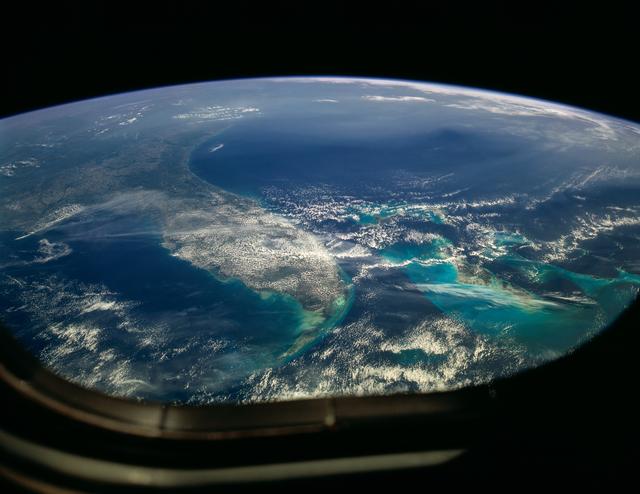 NASA image: STS-31 earth observations