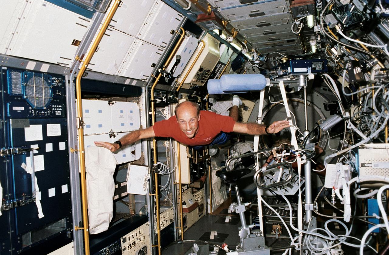 STS040-212-004 (5-14 June 1991) --- Astronaut James P. Bagian, STS-40 mission specialist, floats through the Spacelab Life Sciences (SLS-1) module aboard the Earth-orbiting Space Shuttle Columbia. Bagian and six other crew members spent over nine-days in space conducting life sciences research.