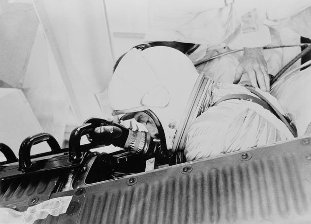 NASA image: CLOSEUP - ASTRONAUT SHEPARD, ALAN - PRESSURE SUIT - FREEDOM 7 CAPSULE