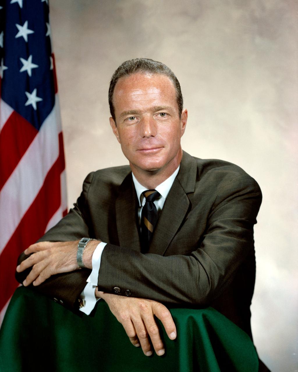 S64-34357 (22 Oct. 1964) --- Astronaut M. Scott Carpenter.      NOTE: Commander M. Scott Carpenter, USN, resigned September 1967, and transferred to the U.S. Navy Project Sealab.