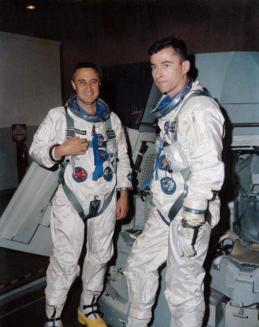 NASA image: GEMINI-TITAN (GT)-3 PRIME CREW - SIMULATION - ASTRONAUTS GRISSOM & YOUNG - MISSION CONTROL CENTER (MCC) - MSC