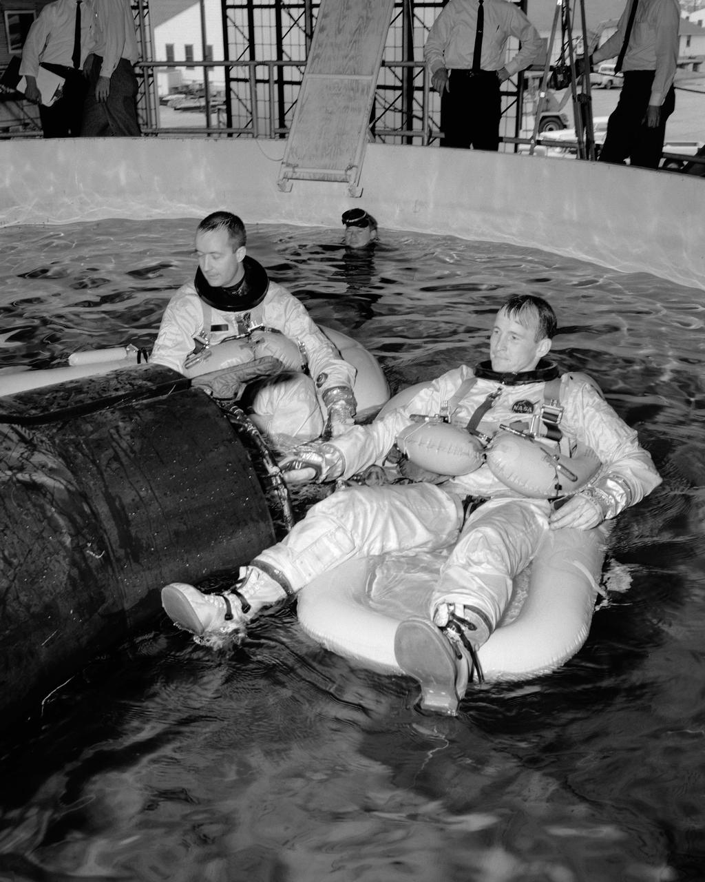 S65-19283 (29 March 1965) --- The Gemini-Titan 4 prime crew, astronauts James A. McDivitt (left), command pilot; and Edward H. White II, pilot, are pictured during water egress training at Ellington Air Force Base, Texas.