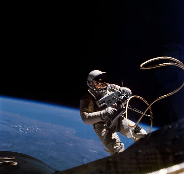 NASA image: GEMINI-TITAN (GT)-IV - EXTRAVEHICULAR ACTIVITY (EVA) - ASTRONAUT WHITE - CREW TRAINING - MSC