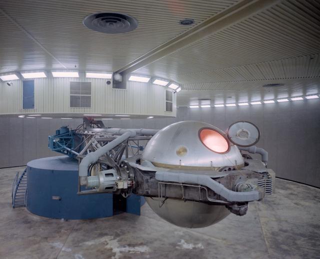 NASA image: BLDG. 29 - INTERIOR (CLOSEUP) - GONDOLA - MSC