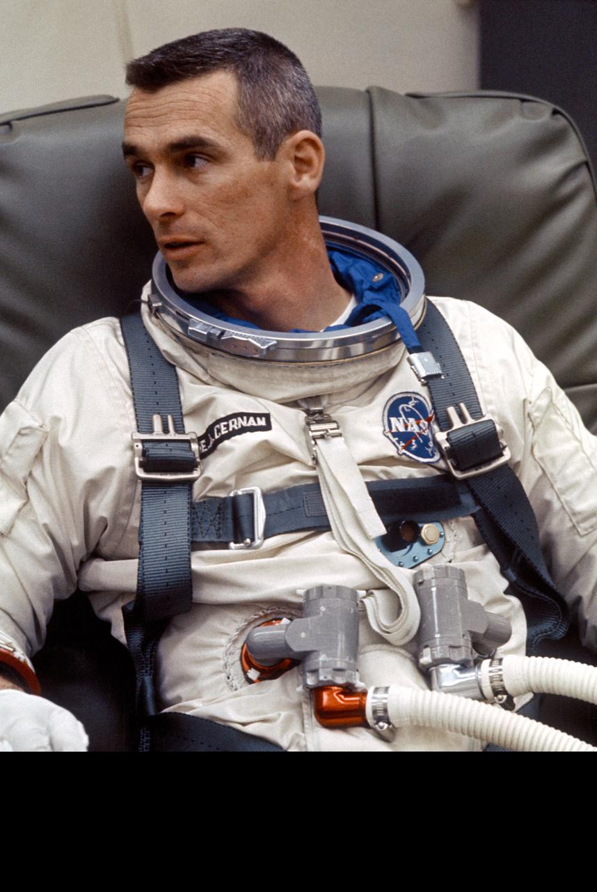 S66-27377 (19 Feb. 1966) --- Astronaut Eugene A. Cernan, pilot of the Gemini-9 spaceflight, is suited up in preparation for tests with the Astronaut Maneuvering Unit (AMU). The tests are conducted in Chamber B, Environmental Test Laboratory, Building 32. The AMU, which consists of a chest pack and a backpack, will be used for extravehicular activity (EVA) on the Gemini-9 mission. Photo credit: NASA
