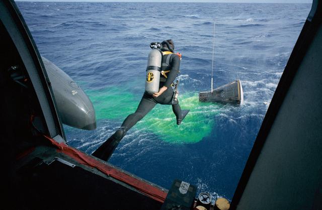 NASA image: FROGMEN - GEMINI-TITAN (GT)-12 - ATLANTIC