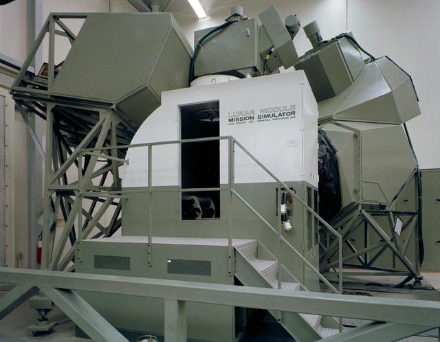 NASA image: BLDG. 5 - INTERIOR (LM MISSION SIMULATOR)