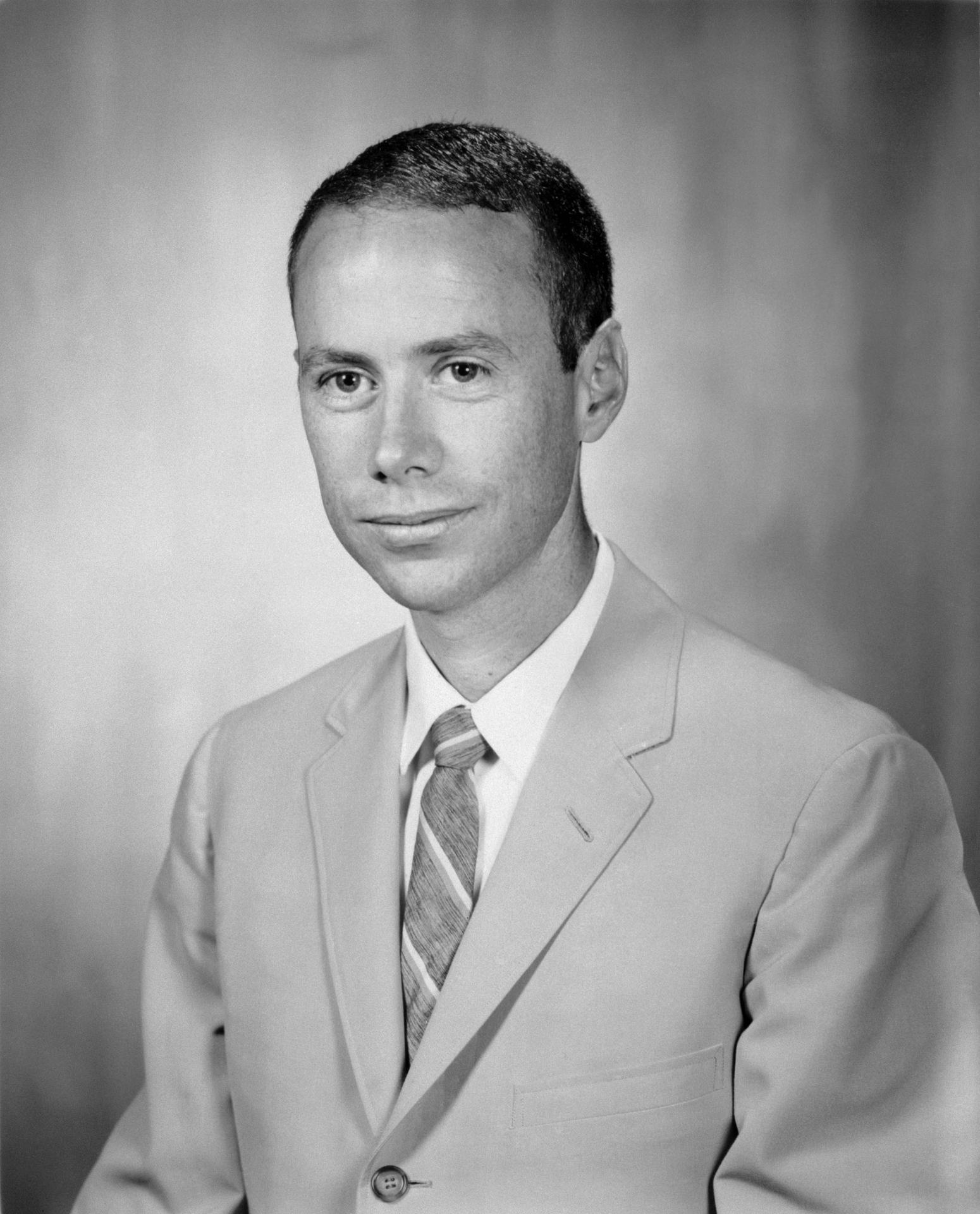 Official portrait for Donald Holmquest