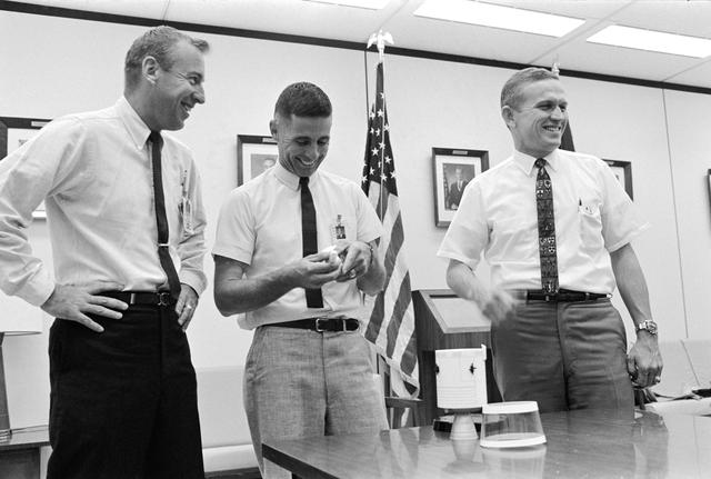 NASA image: Apollo 8 prime crew in bldg 4 participating in classroom work