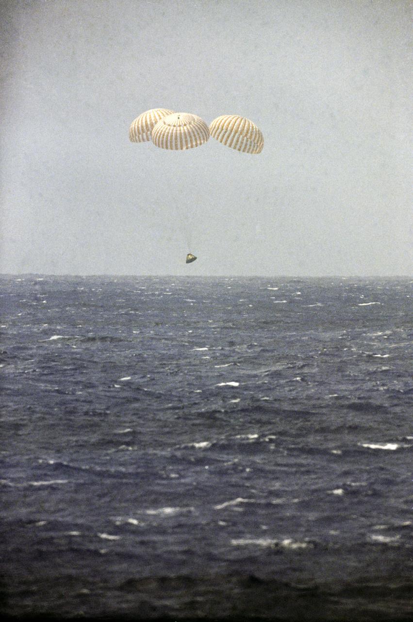 S69-22728 (24 Nov. 1969) --- The Apollo 12 Command Module, with astronauts Charles Conrad Jr., Richard F. Gordon Jr., and Alan L. Bean aboard, nears splashdown in the Pacific Ocean to conclude the second lunar landing mission. The Apollo 12 splashdown occurred at 2:58 p.m., Nov. 24, 1969, near American Samoa.