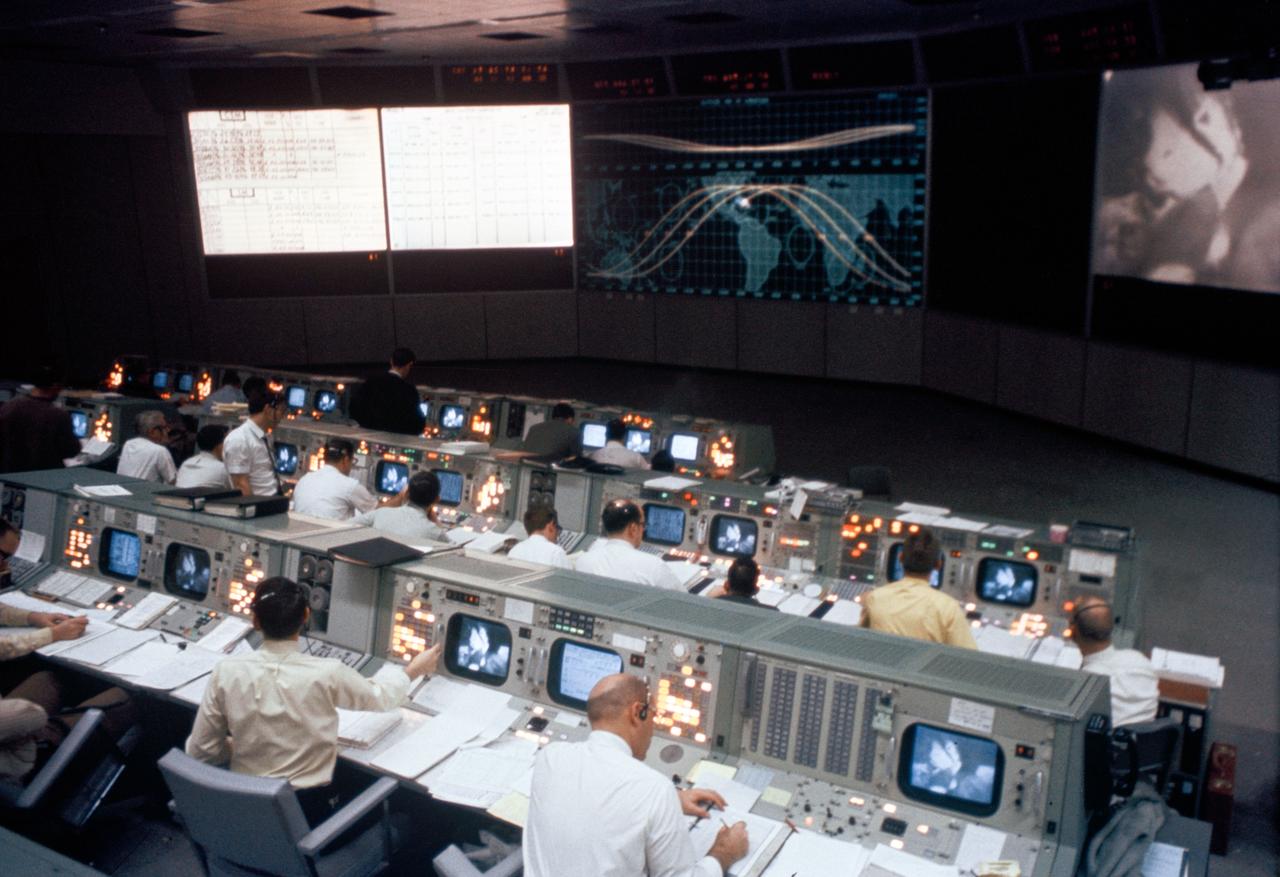 S69-26301 (March 1969) --- Overall view of the Mission Operations Control Room in the Mission Control Center, Building 30, during the Apollo 9 Earth-orbital mission. When this photograph was taken a live television transmission was being received from Apollo 9 as it orbited Earth.