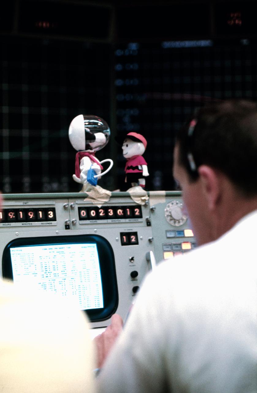 S69-34314 (18 May 1969) --- Replicas of Snoopy and Charlie Brown, the two characters from Charles Schulz's syndicated comic strip, "Peanuts," decorate the top of a console in the Mission Operations Control Room in the Mission Control Center, Building 30, on the first day of the Apollo 10 lunar orbit mission. During lunar orbit operations, the Lunar Module will be called ?Snoopy? when it is separated from the Command and Service Modules. The code words for the Command Module will be ?Charlie Brown?.