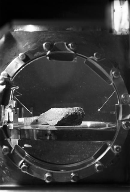 NASA image: LUNAR SAMPLES - APOLLO 11 - MSC