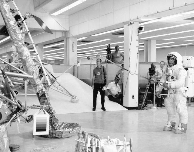 Apollo XII - EVA CREW TRAINING SIMULATIONS - KSC