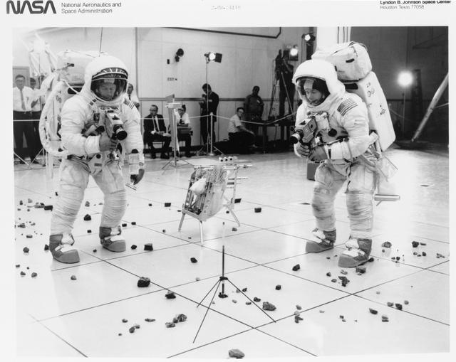 Apollo XII - EVA CREW SIMULATIONS - KSC