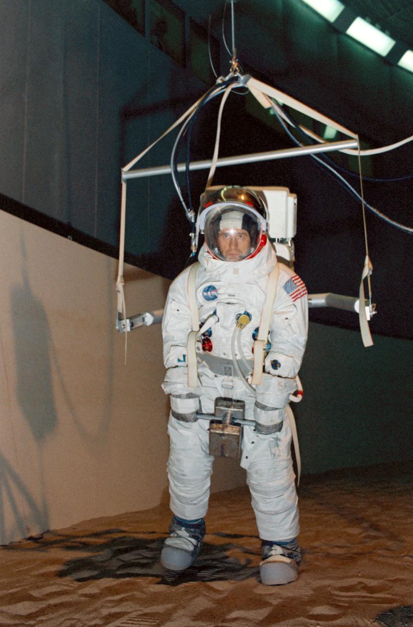 S69-56059 (24 Oct. 1969) --- Astronaut Alan L. Bean, lunar module pilot of the Apollo 12 lunar landing mission, participates in lunar surface simulation training in Building 29 at the Manned Spacecraft Center (MSC). Bean is strapped to a one-sixth gravity simulator.