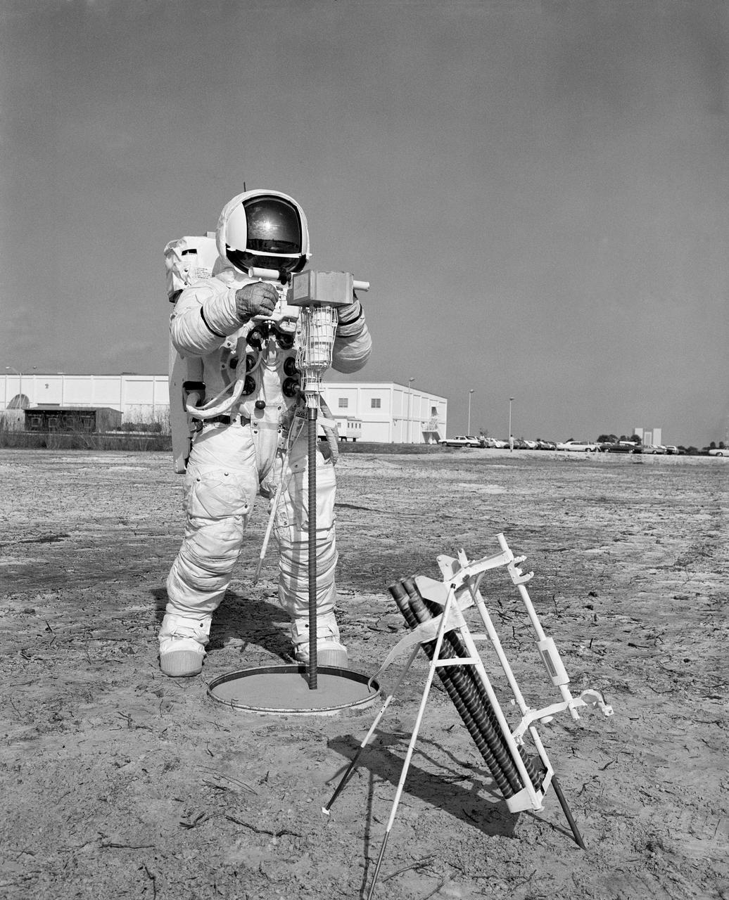 S70-29673 (28 Jan. 1970) --- Astronaut Fred W. Haise Jr., lunar module pilot of the Apollo 13 lunar landing mission, participates in a walk-through of the extravehicular activity timeline at the Kennedy Space Center.  Here, Haise uses an Apollo Lunar Surface Drill to dig a three-meter heat flow probe hole.  The heat flow experiment on Apollo 13 will have an electronic instrument which will measure the outward flux of heat from the moon?s interior.