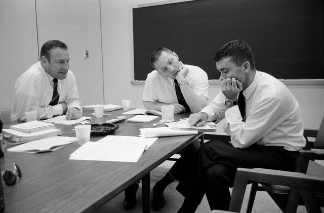 NASA image: Apollo 13 Debrief - Postflight