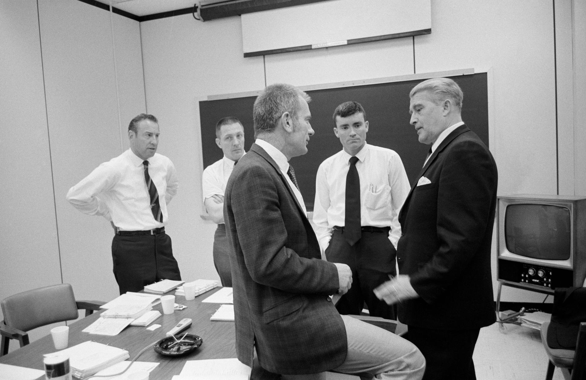 Dr. Donald K. Slayton (center foreground), MSC director of flight crew operations, talks with Dr. Wernher von Braun