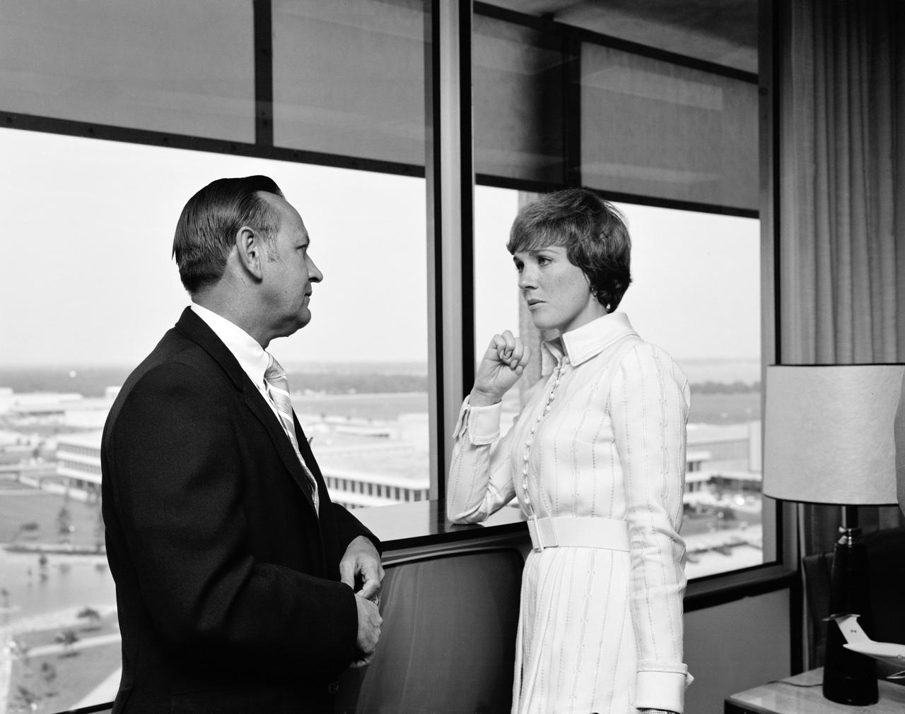 Views of Julie Andrews as she and her entourage visit MSC with Astronauts Thomas Stafford and Joe Kerwin; Public Affairs Officer Brian Duff; James McLane, Bldg. 32; and, Dr. Christopher C. Kraft. 1. KRAFT, C. C., DR. - JULIE ANDREWS TOUR 2. ANDREWS, JULIE - TOUR MSC, HOUSTON, TX