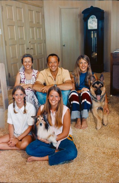 NASA image: PORTRAIT - ASTRONAUT ALAN B. SHEPARD - WITH FAMILY