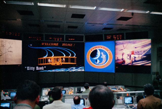 Flight Controllers in Mission Control Center during splashdown of Apollo 14