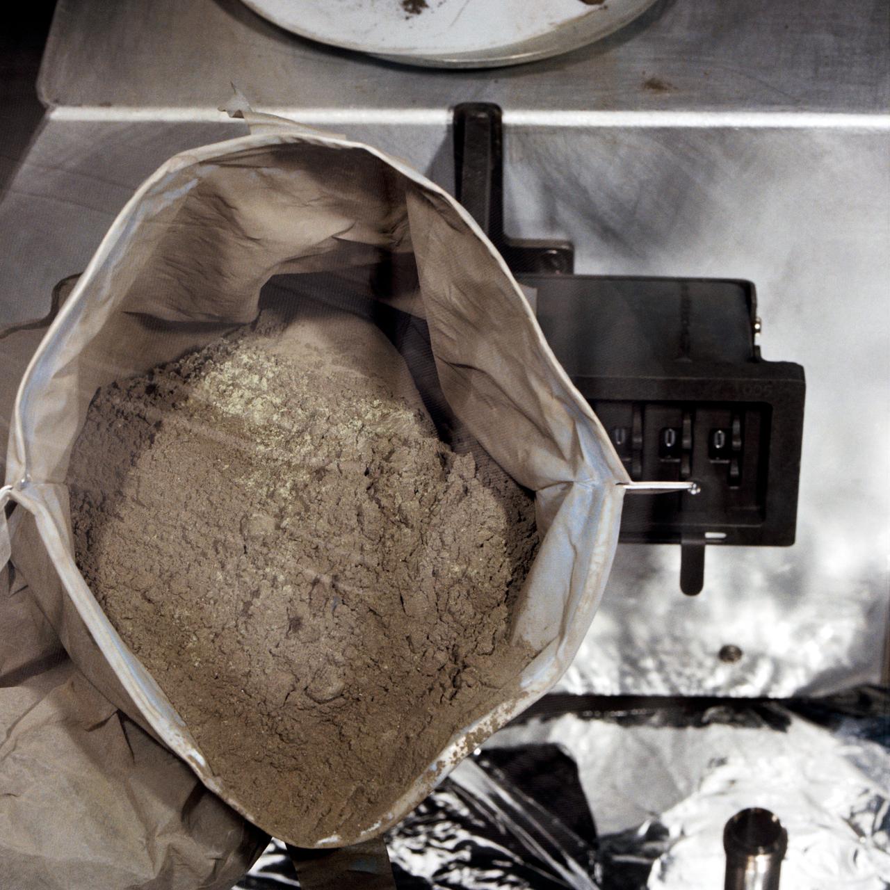 S71-43052 (August 1971) --- A close-up view of a container full of green-colored lunar soil in the Non-Sterile Nitrogen Processing Line (NNPL) in the Lunar Receiving Laboratory (LRL) at the Manned Spacecraft Center (MSC). This sample, broken down into six separate samples after this photo was made, was made up of comprehensive fines from near Spur Crater on the Apennine Front. The numbers assigned to the sample include numbers 15300 through 15305. Astronauts David R. Scott and James B. Irwin took the sample during their second extravehicular activity (EVA) at a ground elapsed time (GET) of 146:05 to 146:06.