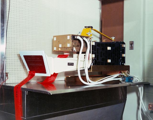 NASA image: EXPERIMENTS - APOLLO 17