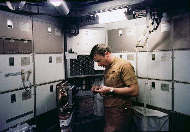 NASA image: ASTRONAUT CHARLES CONRAD, JR. - SKYLAB (SL)-2 - JSC