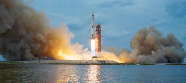 Launch of unmanned Skylab 1 space vehicle