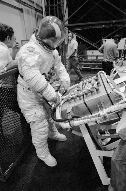 NASA image: SKYLAB (SL)-3 CREWMEN - EXTRAVEHICULAR ACTIVITIES (EVA) PROCEDURES