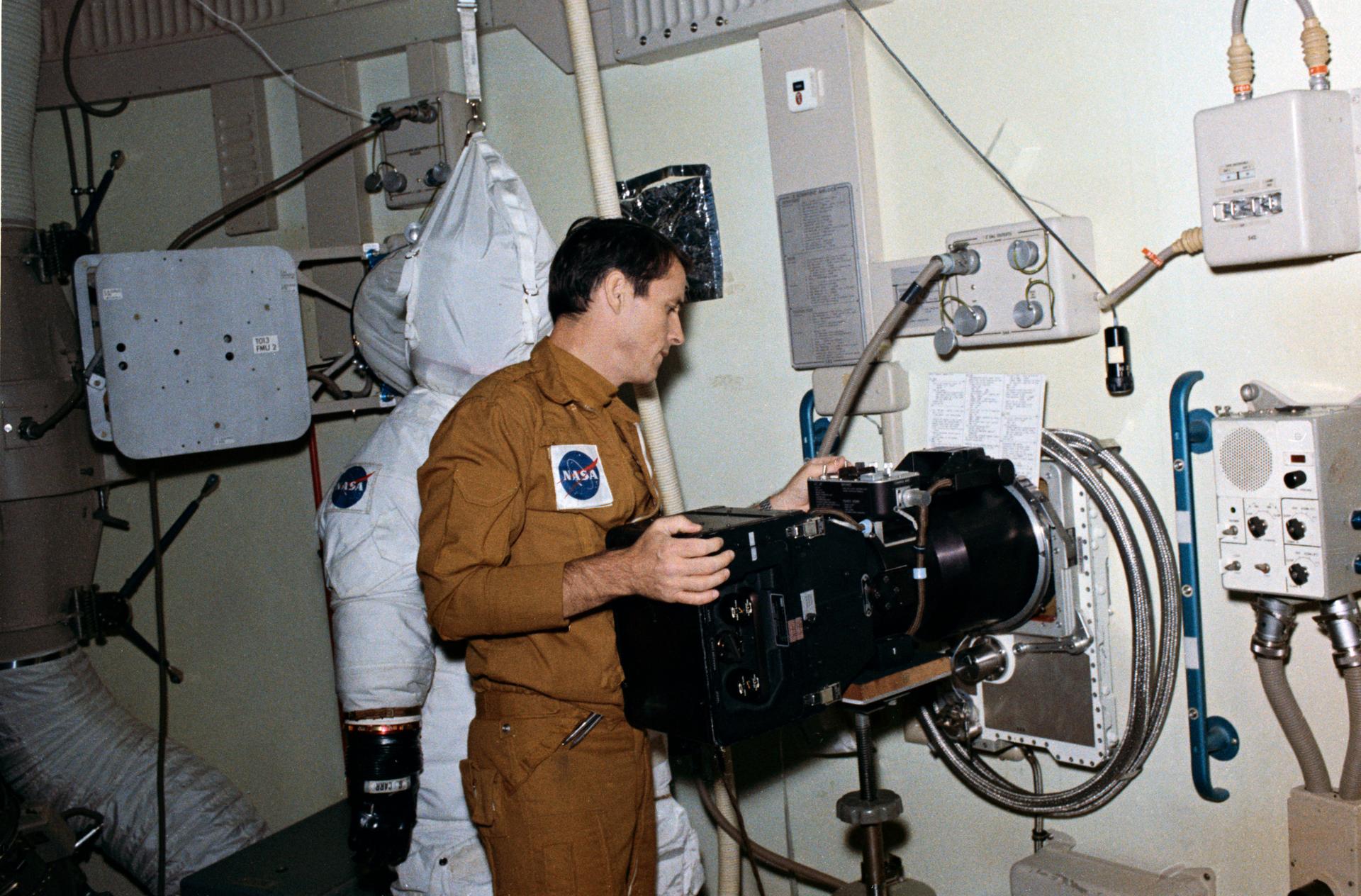 Edward Gibson works with an Earth observing camera as part of Skylab training