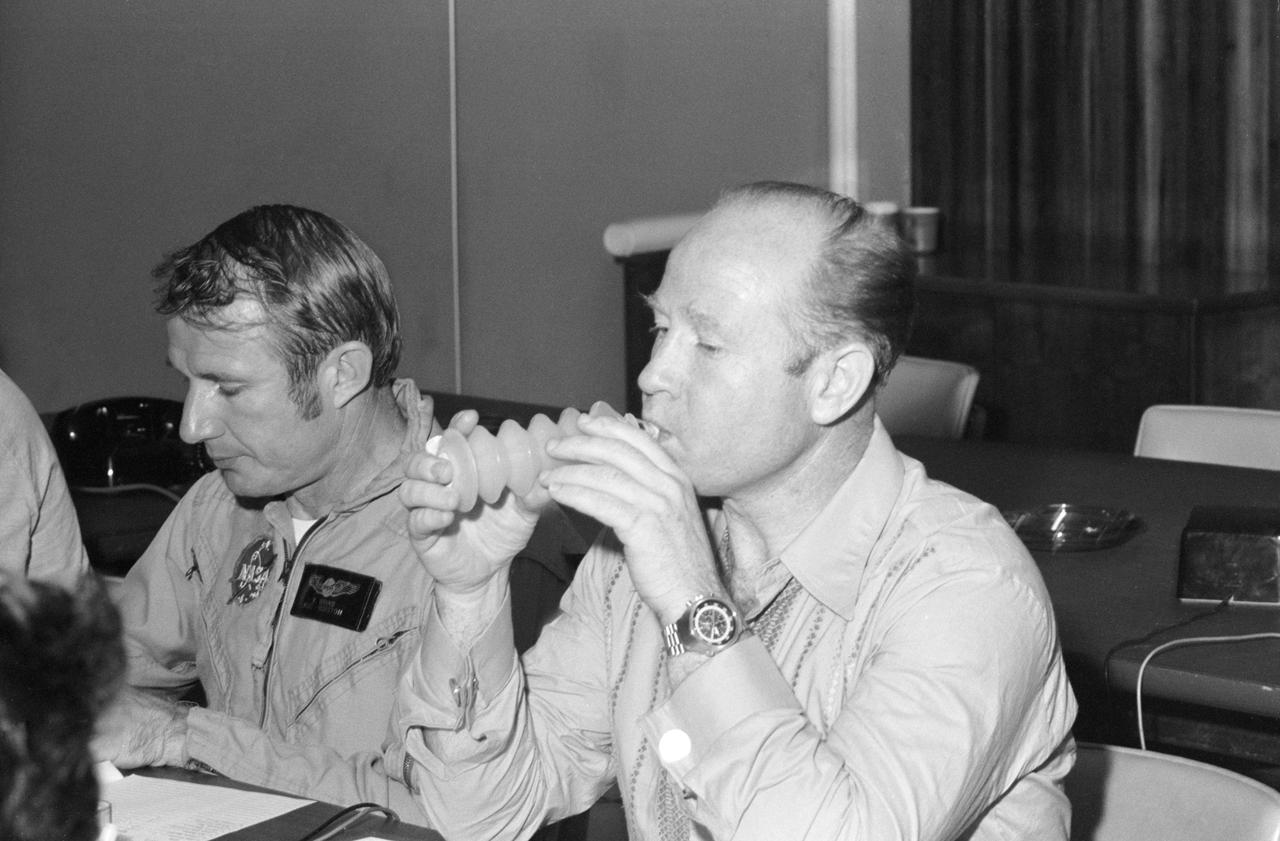 S74-20798 (23 April 1974) --- Candidate food items being considered for the joint U.S.-USSR Apollo-Soyuz Test Project mission are sampled by two ASTP crewmen in Building 4 at the Johnson Space Center. They are, left to right, astronaut Vance D. Brand, command module pilot of the American ASTP crew; and cosmonaut Aleksey A. Leonov, commander of the Soviet ASTP crew. Leonov is drinking orange juice from an accordion-like dispenser. The two Soviet crewmen will have an opportunity to eat with the three American crewmen while the Apollo and Soyuz spacecraft are docked in Earth orbit. Leonov will dine on food being chosen by him now.