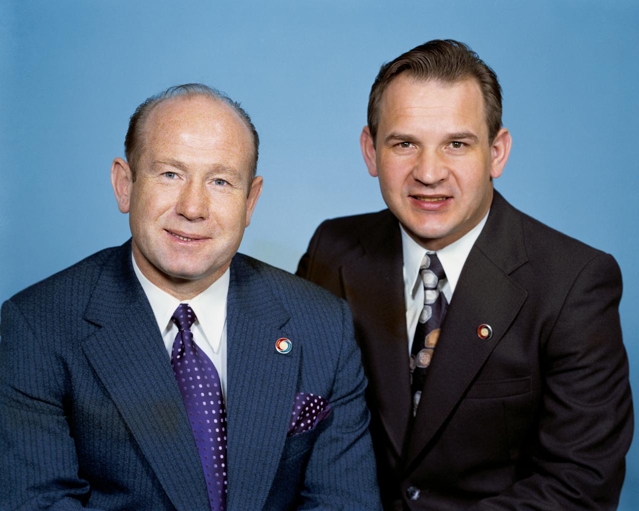 S74-20823 (25 April 1974) --- Cosmonauts Aleksey A. Leonov and Valeriy N. Kubasov