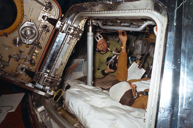 NASA image: ASTRONAUT BEAN, ALAN L -  SIMULATION - BLDG. 35 - COMMAND MODULE TRAINER  - JSC