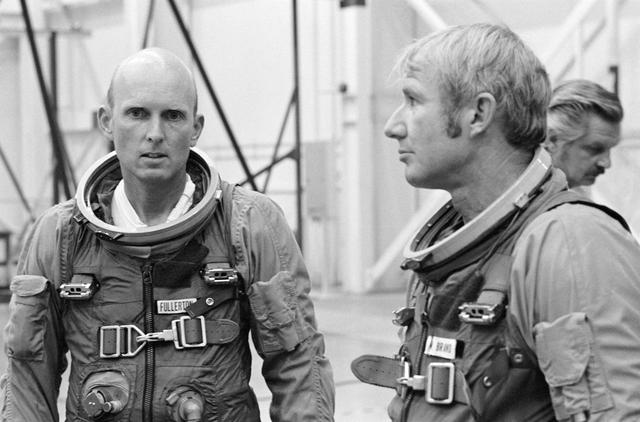 NASA image: BLDG. 9A - EGRESS TRAINING - JSC