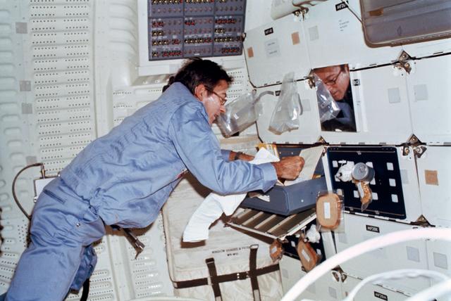 NASA image: PRESS RELEASE IMAGE - STS-1 - CREW ACTIVITIES