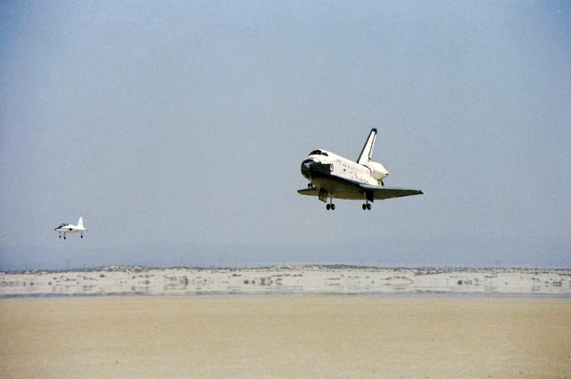 NASA image: STS-1 - Landing View - Edwards AFB (EAFB), CA