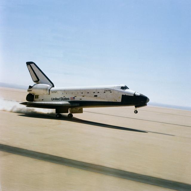 NASA image: LANDING - STS-1 - EDWARDS AFB (EAFB), CA