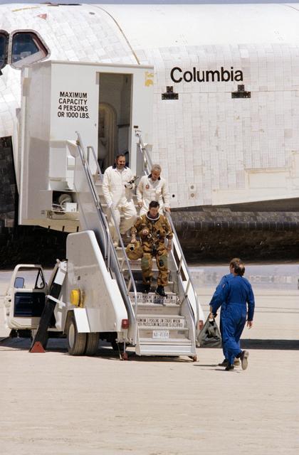 NASA image: LANDING (CREW ACTIVITIES) - STS-1 - EDWARDS AFB (EAFB), CA