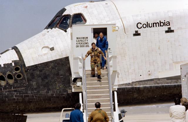 NASA image: LANDING (CREW ACTIVITIES) - STS-1 - EDWARDS AFB (EAFB), CA