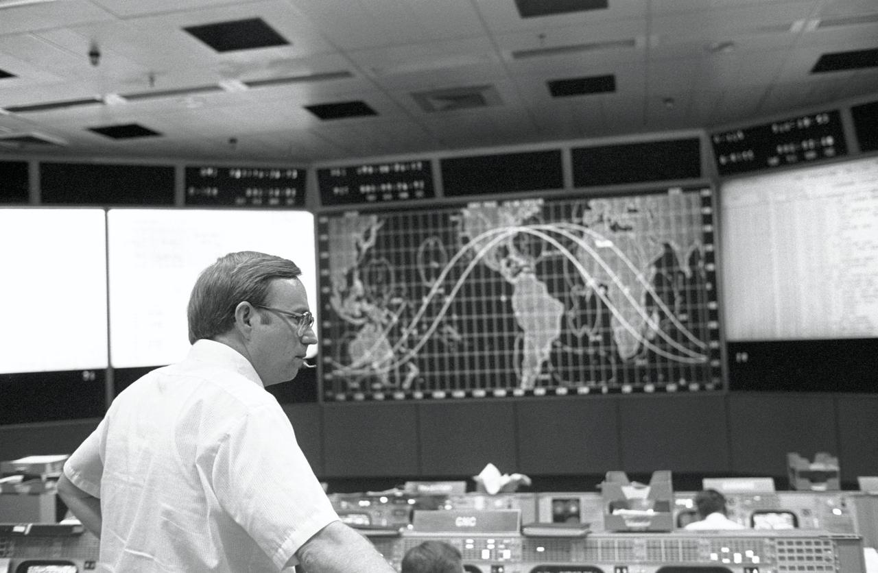 Mission Operations Control Room (MOCR) during Day-1 of the STS-3 Mission.        1.  HOLLOWAY, TOMMY W. - MCC     2.  MCC - STS-3     3.  STS-3 - INFLIGHT          JSC, HOUSTON, TX