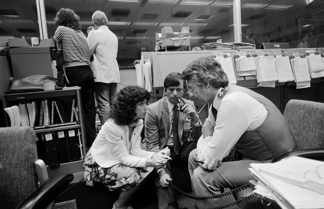 Day-5 Mission Control Room activities, STS-3 Mission of: Alan Briscoe, at the Instrumentation and Communications Officer (INCO) Console; Astronaut Richard Truly and Briscoe; Astronaut Judy Resnik, Flight Director (FD) Jay Greene, and On-Duty FD Harold Draughon. 1. Flight Directors - STS 3 2. Astronaut Judy Resnik 3. Alan Briscoe 4. Jay Greene 5. Harold Draughon