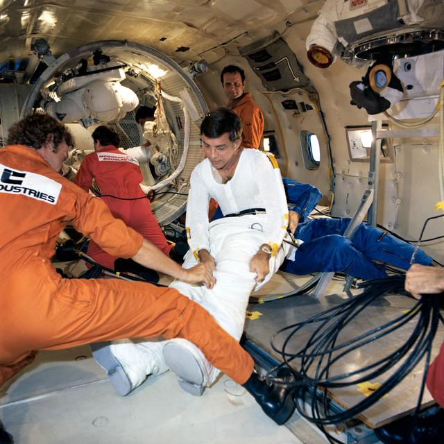 NASA image: SPACESUIT DONNING AND DOFFING - ZERO-G TRAINING - DON PETERSON - STS-6
