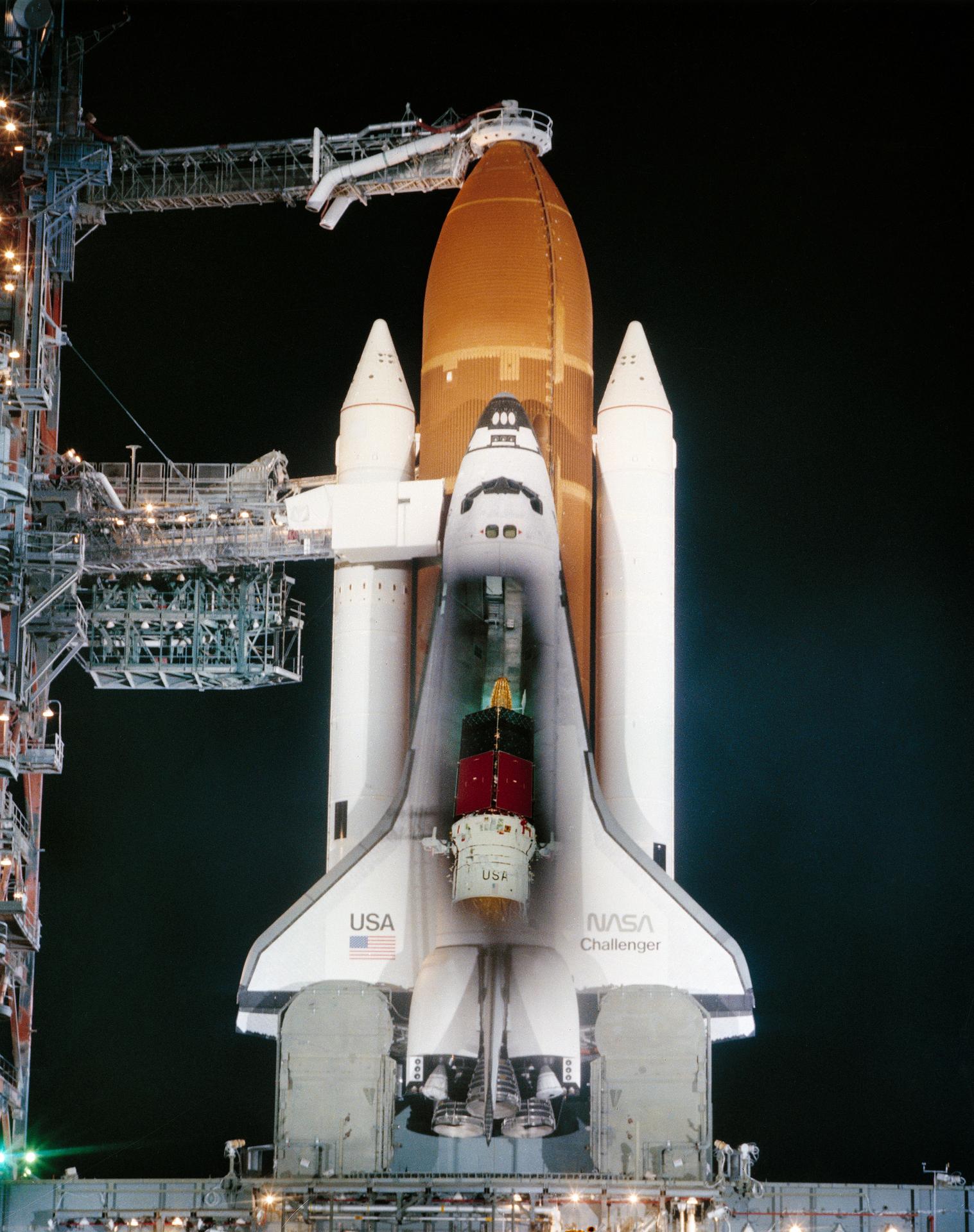 Composite view of the TDRS superimposed into Challenger Cargo Bay while on Pad 39A.