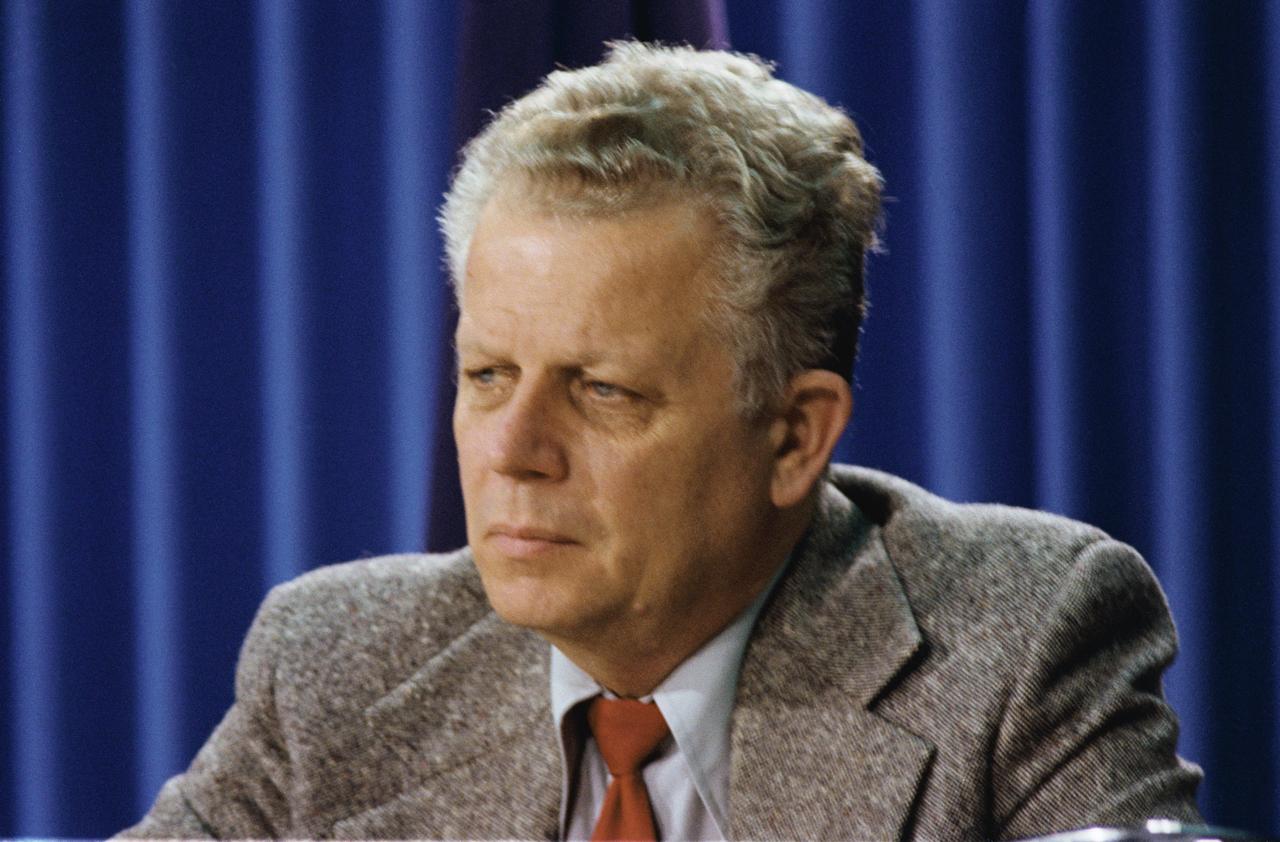 Terry White during a change-of-shift briefing in the JSC public affairs facility briefing room. White acted as one of the on-orbit public affairs officers and the landing PAO during the Challenger's STS-6 flight.