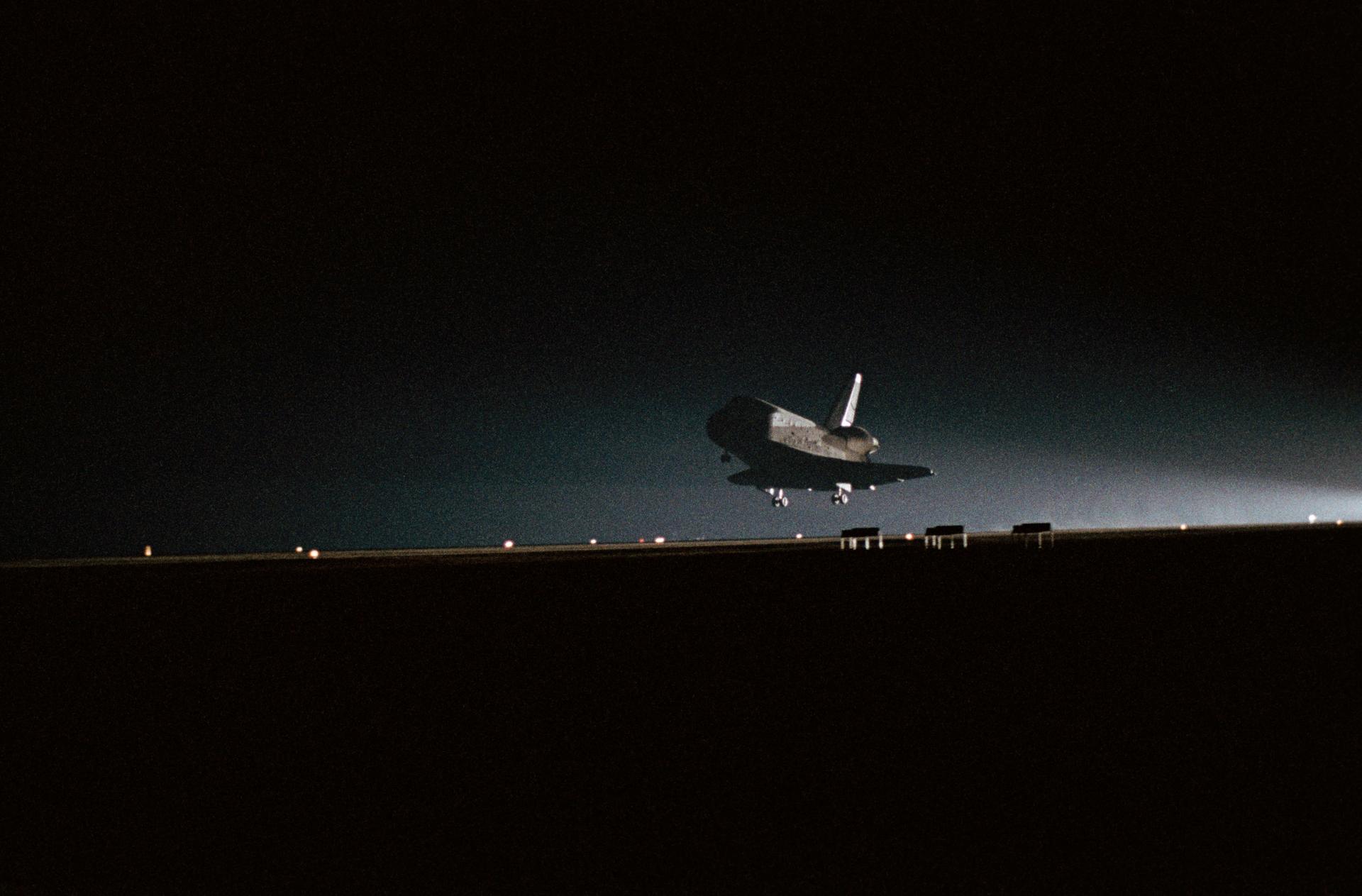 Night view, Challenger STS-8 as it is coming in for a landing