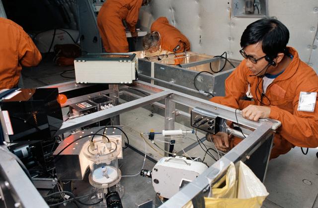 NASA image: EXPERIMENT - SHUTTLE